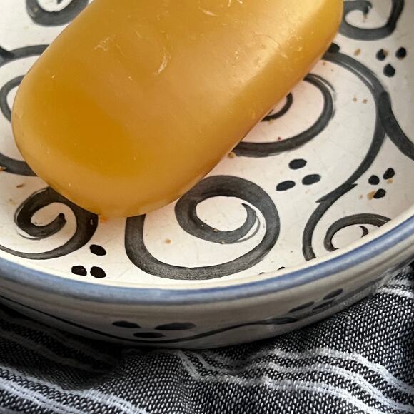 Black and White Pottery Bowl with a Swirl Pattern - Picture 4 of 4